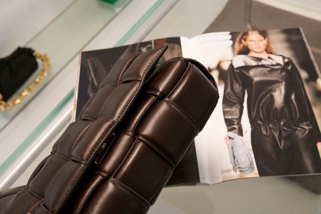 21033159_detail_2
