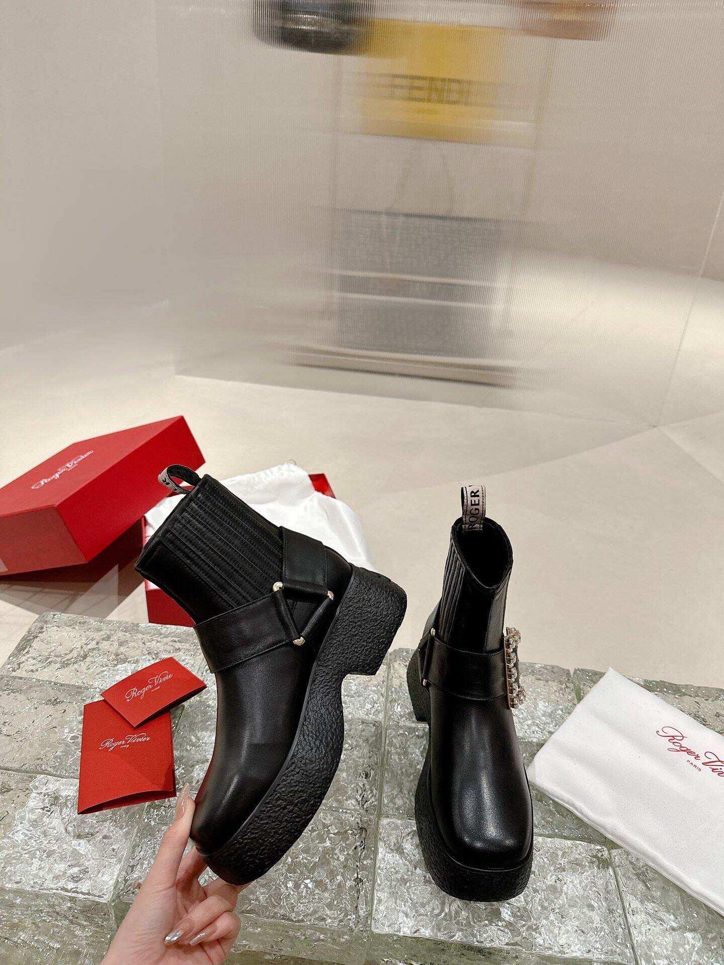 23120419_detail_1