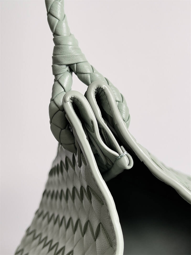 24100259_detail_4